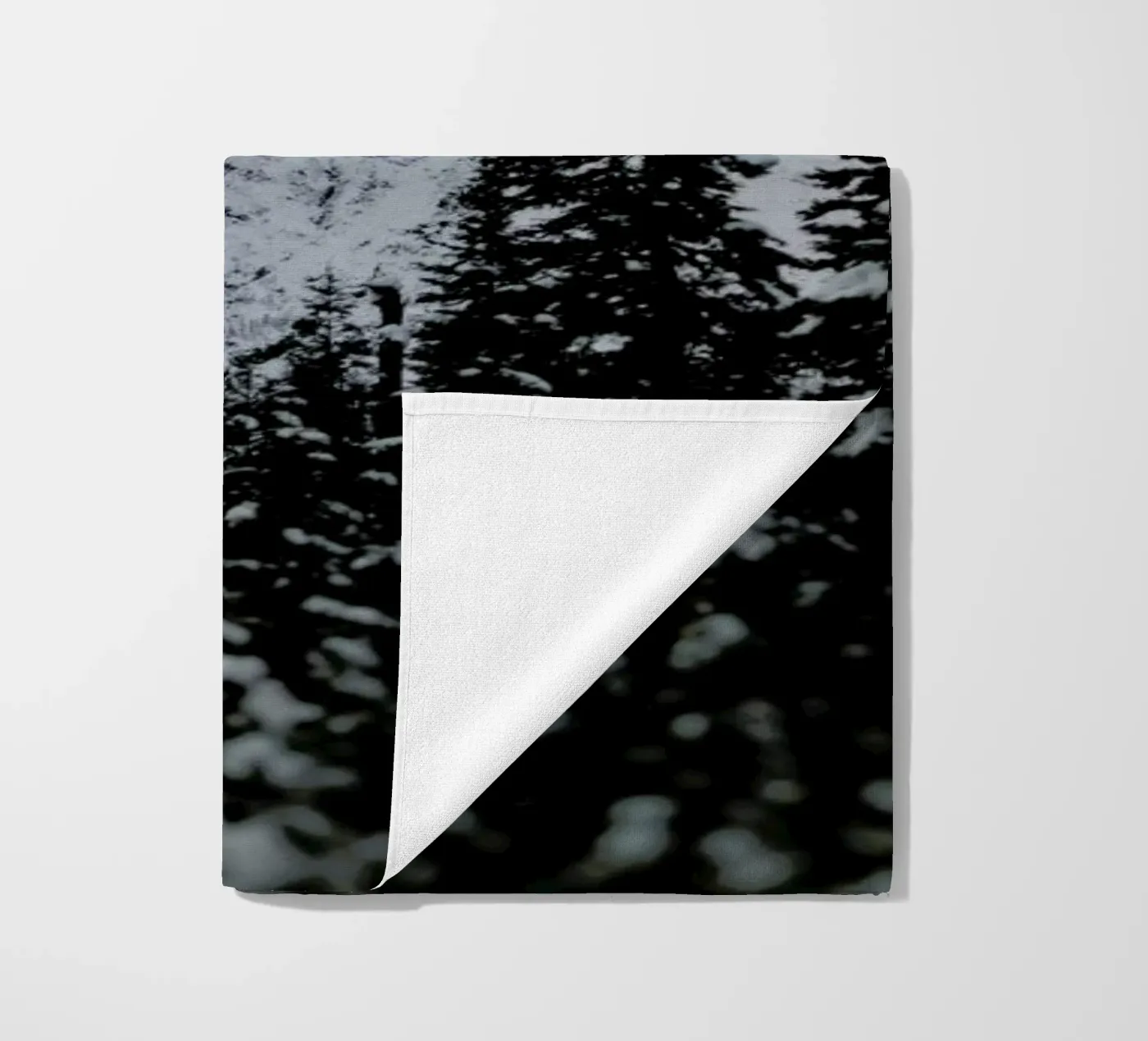 Cascade Mountain serviette de plage de Leah Flores