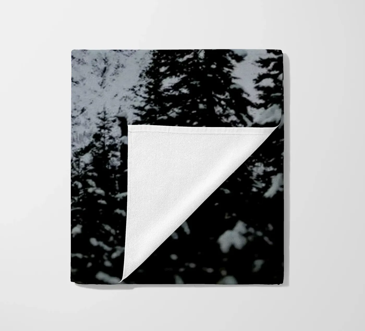 Cascade Mountain serviette de plage de Leah Flores