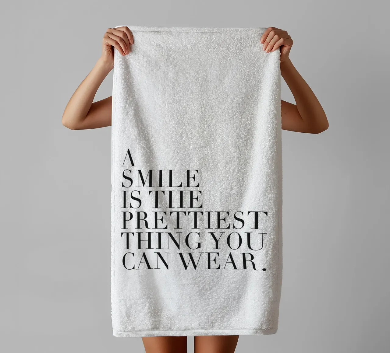 Inspirierendes Poster – A Smile Is Prettiest Handtuch von Whole©