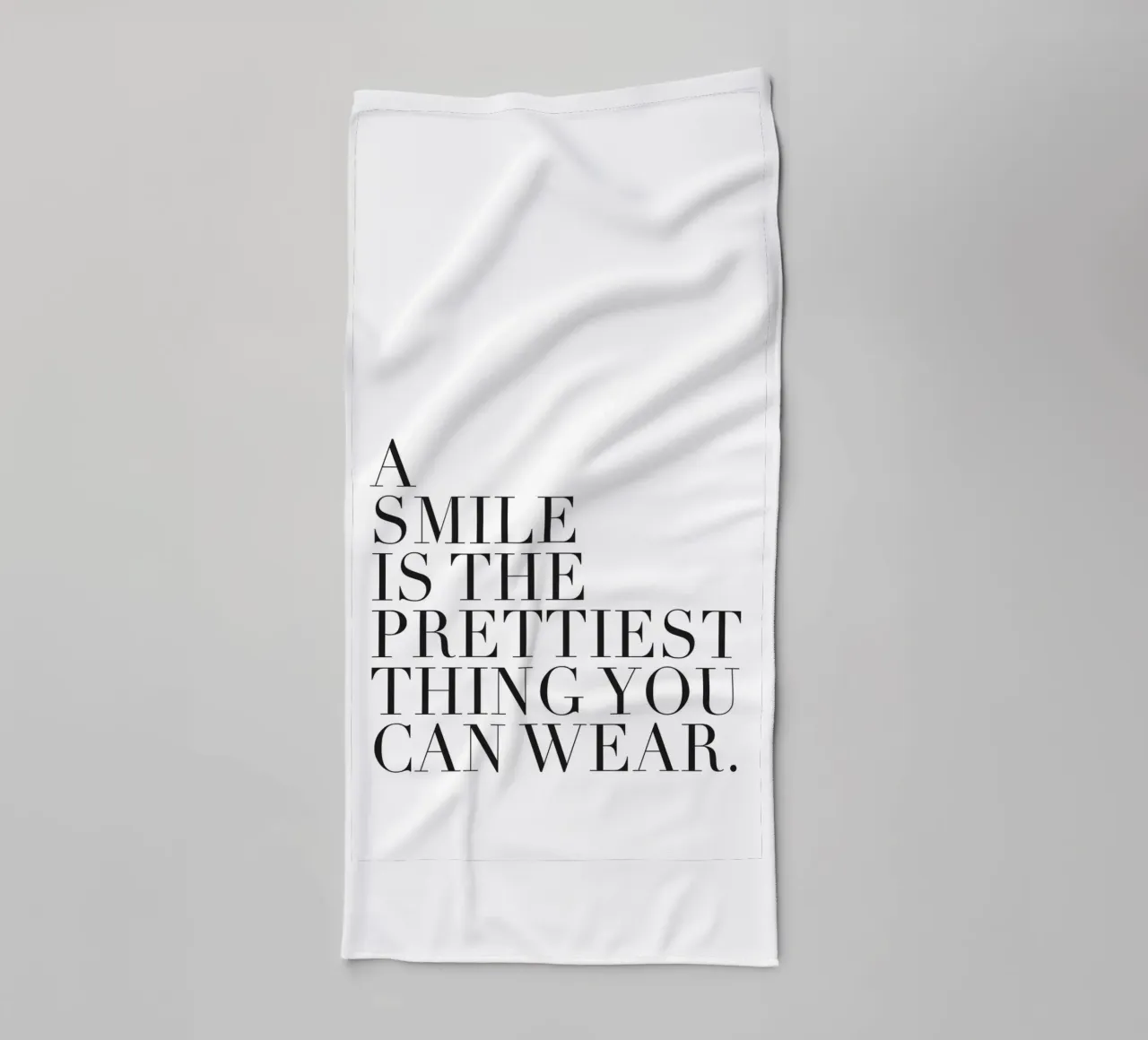 Inspirierendes Poster – A Smile Is Prettiest Handtuch von Whole©