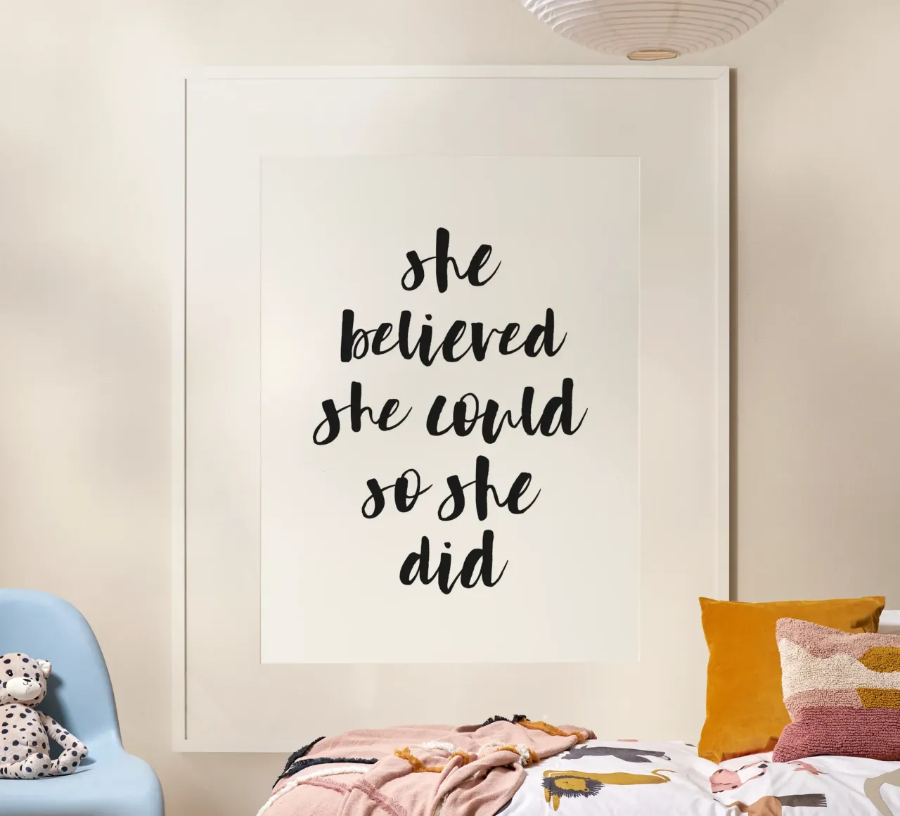 Affiche "She Believed" (Elle a cru) poster avec cadre en bois de Whole©