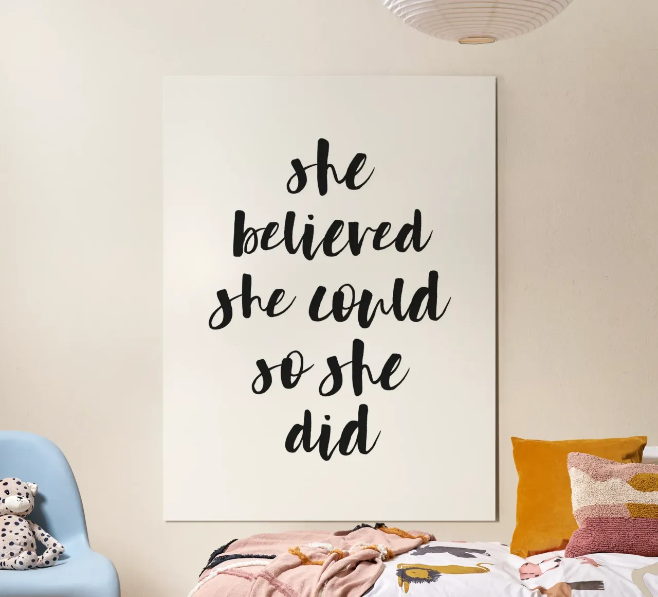 Affiche "She Believed" (Elle a cru) poster avec cadre en bois de Whole©