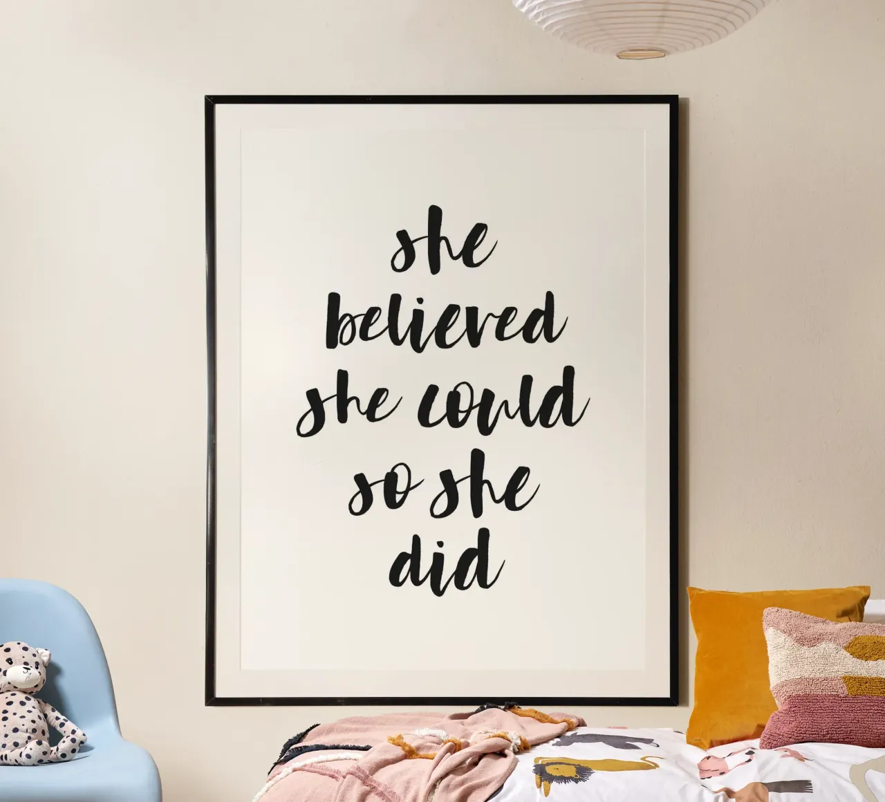 Affiche "She Believed" (Elle a cru) poster avec cadre en bois de Whole©