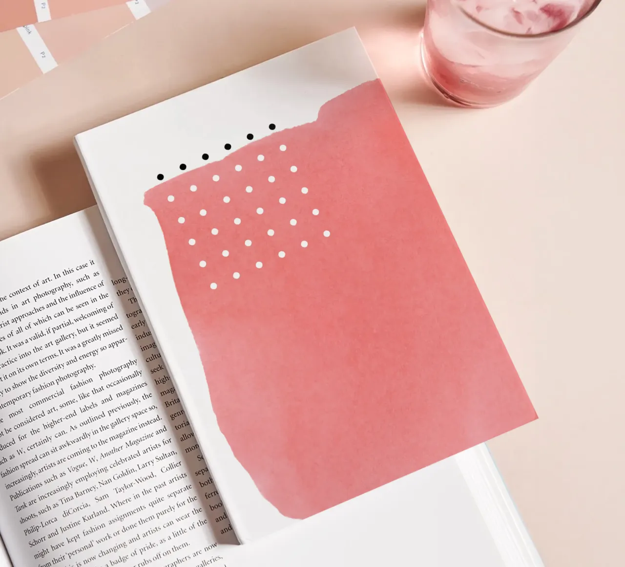 Trait de pinceau abstrait en aquarelle rose avec Po noir et blanc carnet de notes de amini54