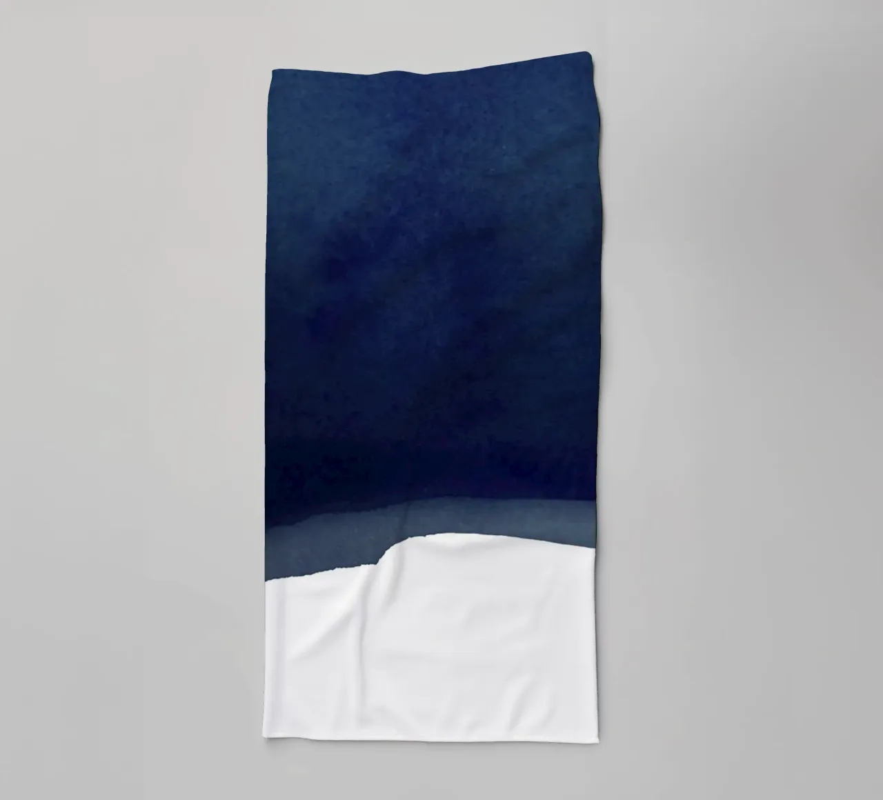 Minimal marineblauw abstract 02 landschap badhanddoek van amini54