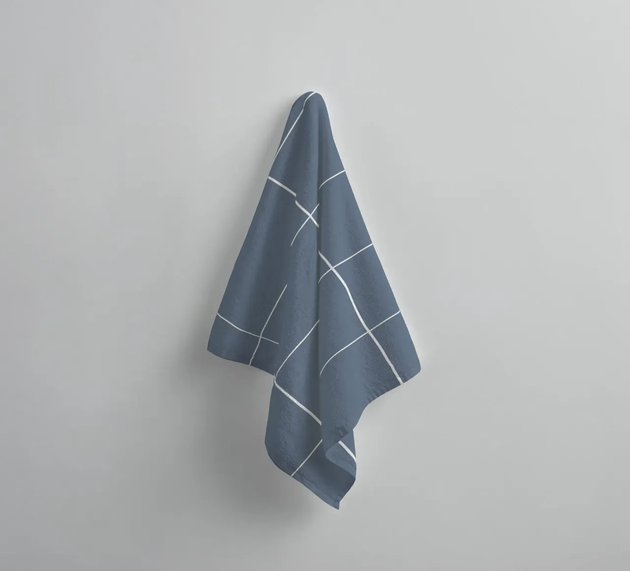 Check deep blue asciugamano da bagno da AleksandraAnna