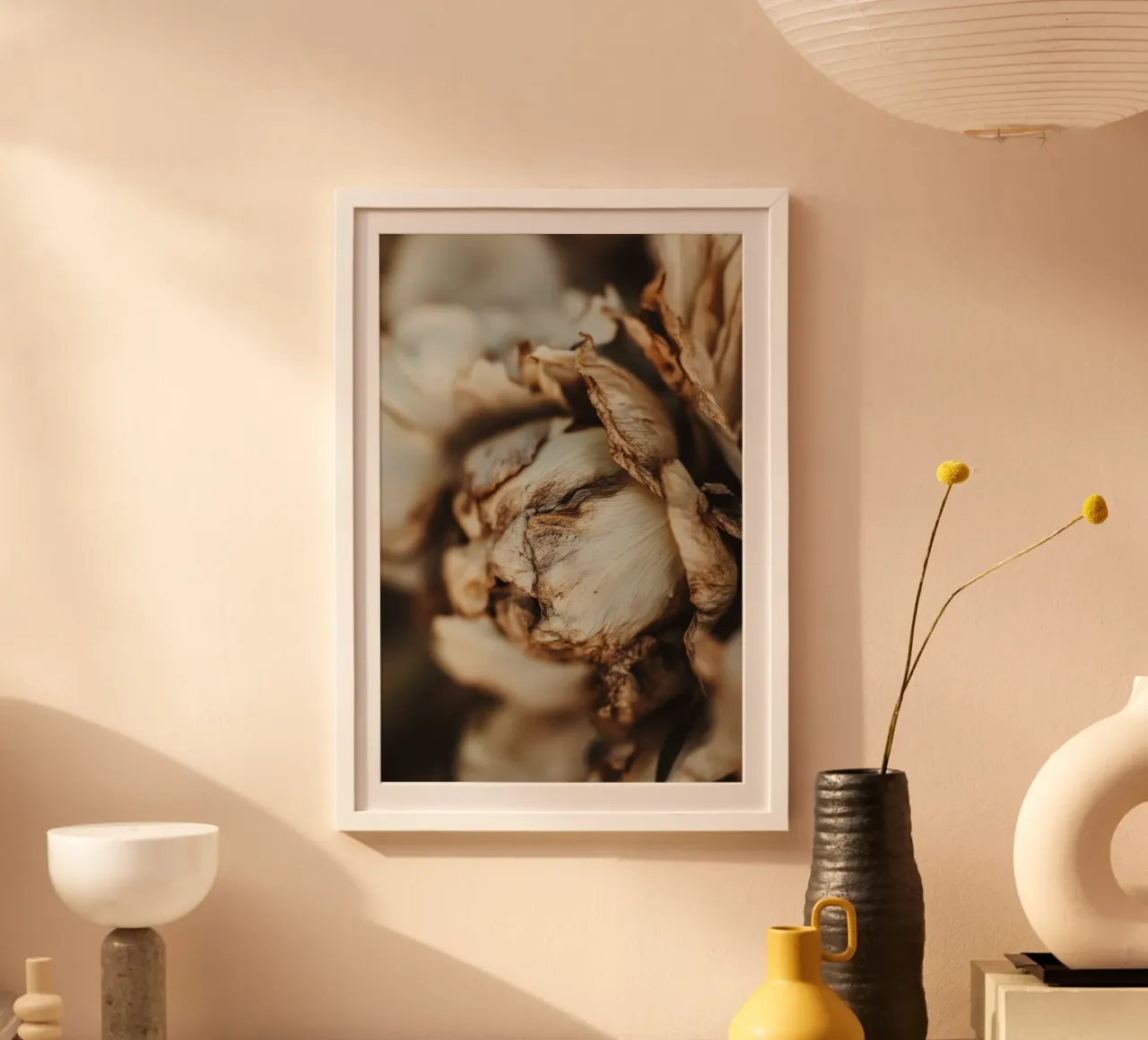 Dry Peony poster con telaio in alluminio da treechild