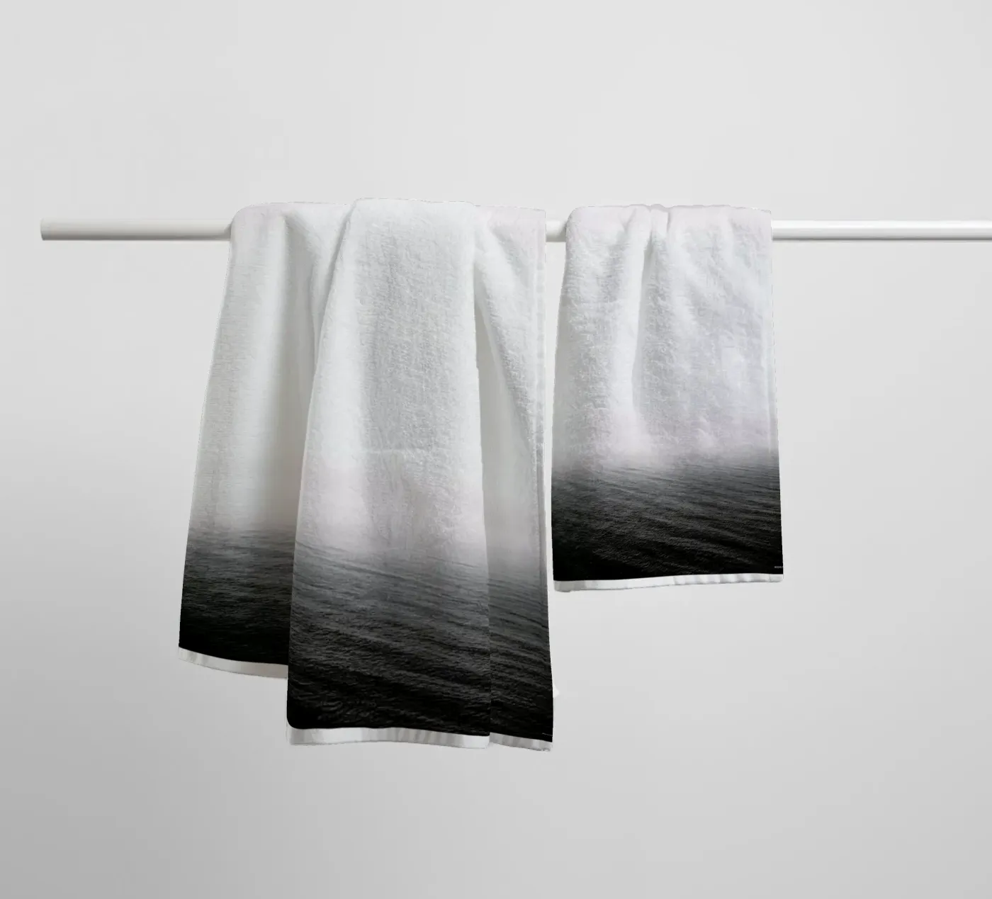 Storm Handtuch von The Wall Shop