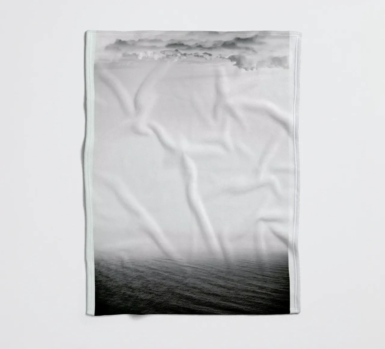 Storm Fleecedecke von The Wall Shop