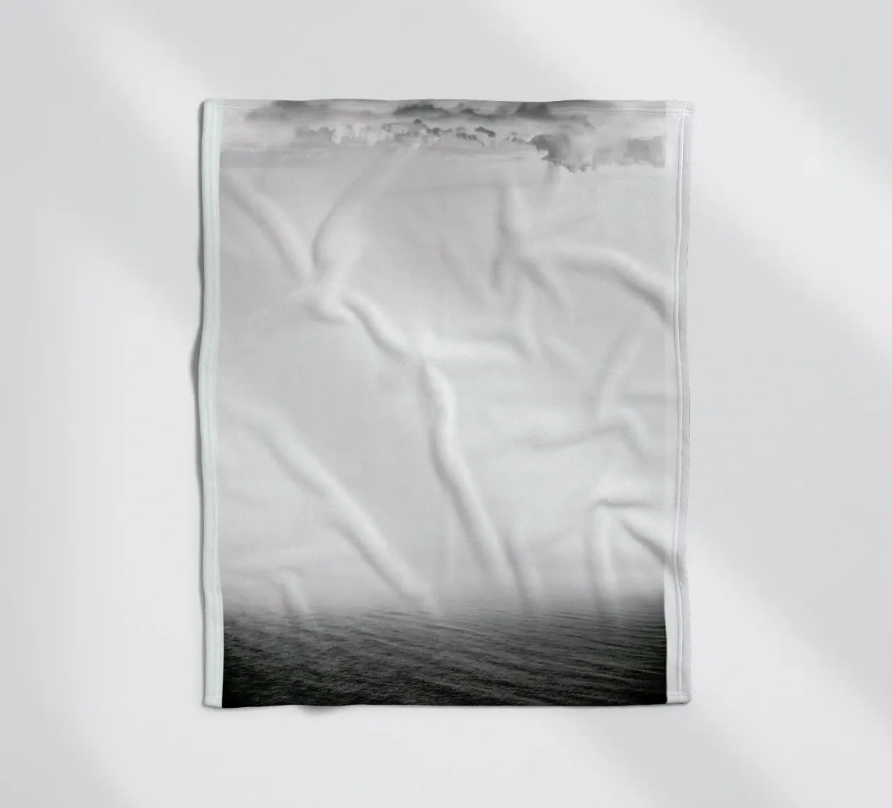 Storm Fleecedecke von The Wall Shop