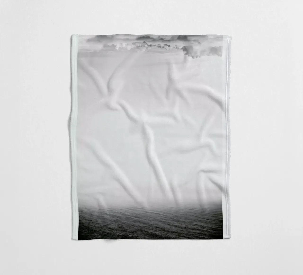 Storm Fleecedecke von The Wall Shop