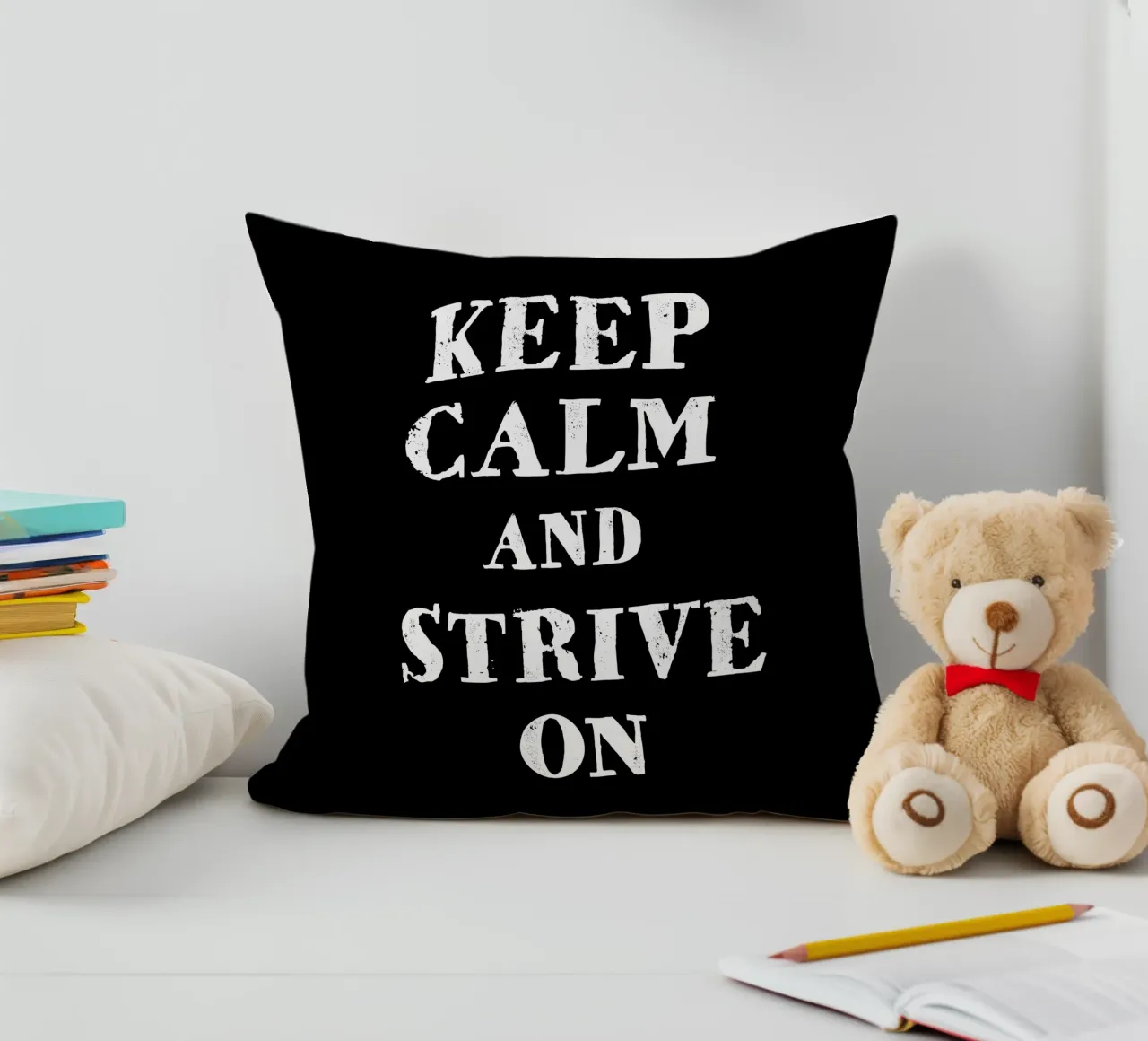 Keep calm and strive on cuscino da happieeagle