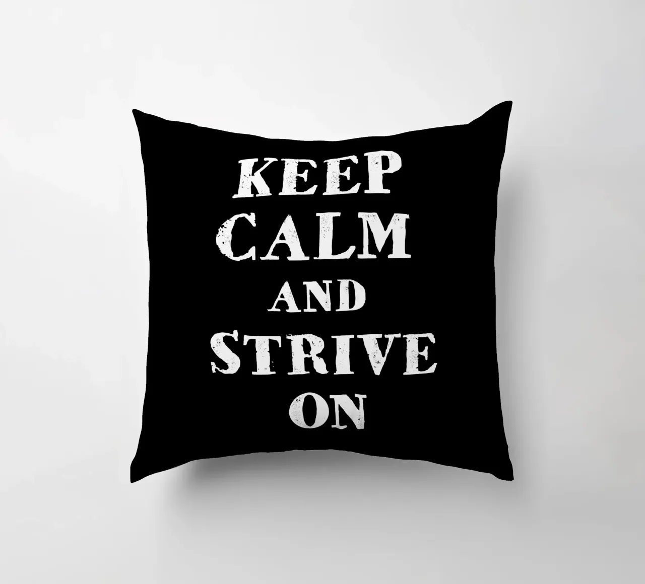Keep calm and strive on cuscino da happieeagle