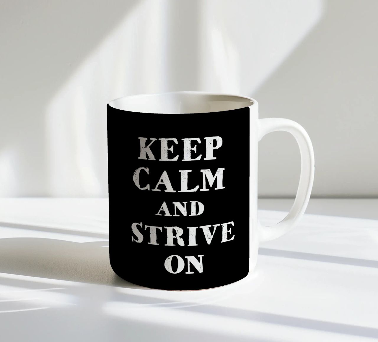 Keep calm and strive on tazza in ceramica da happieeagle