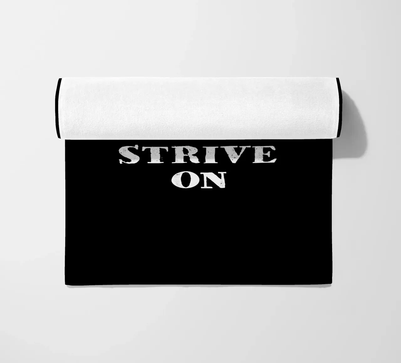 Keep calm and strive on Strandtuch von happieeagle