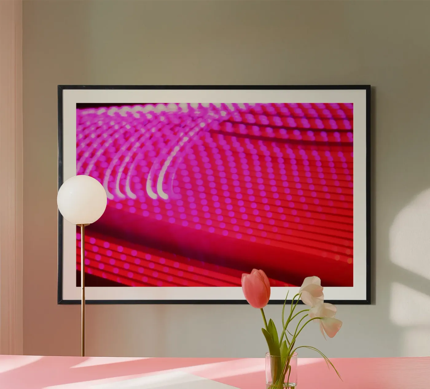 Frequenz in Pink poster da ZeebArtGallery
