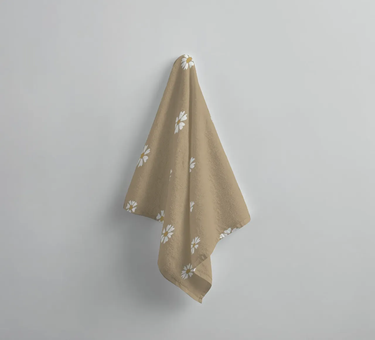 Daisies green Handtuch von AleksandraAnna