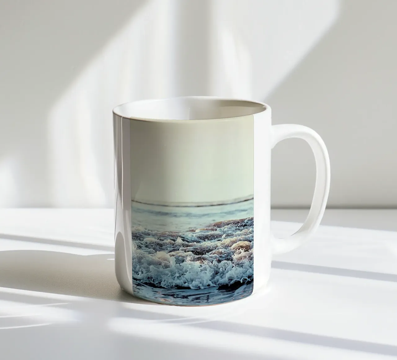 Pacific Ocean Keramik Tasse von Leah Flores