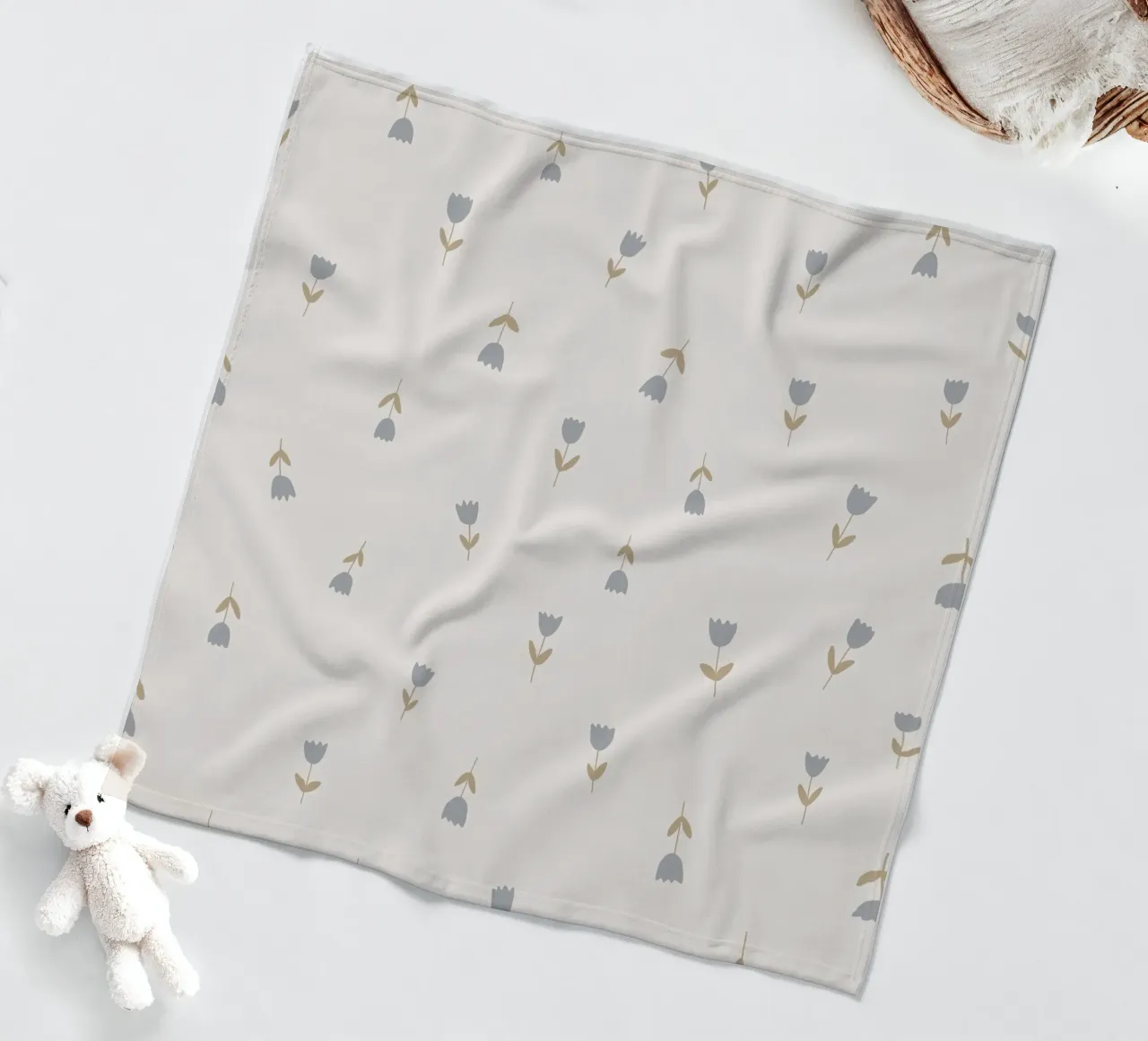 Tulips off-white Fleecedecke von AleksandraAnna