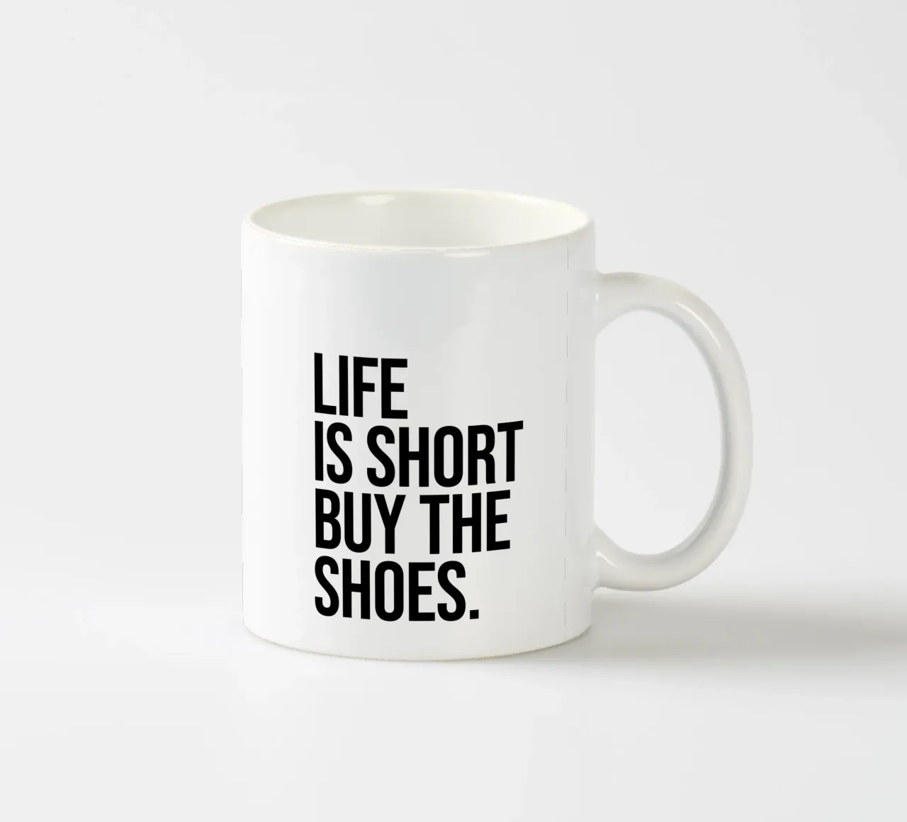 La vita è breve, comprate le scarpe tazza in ceramica da Paigaam Studio