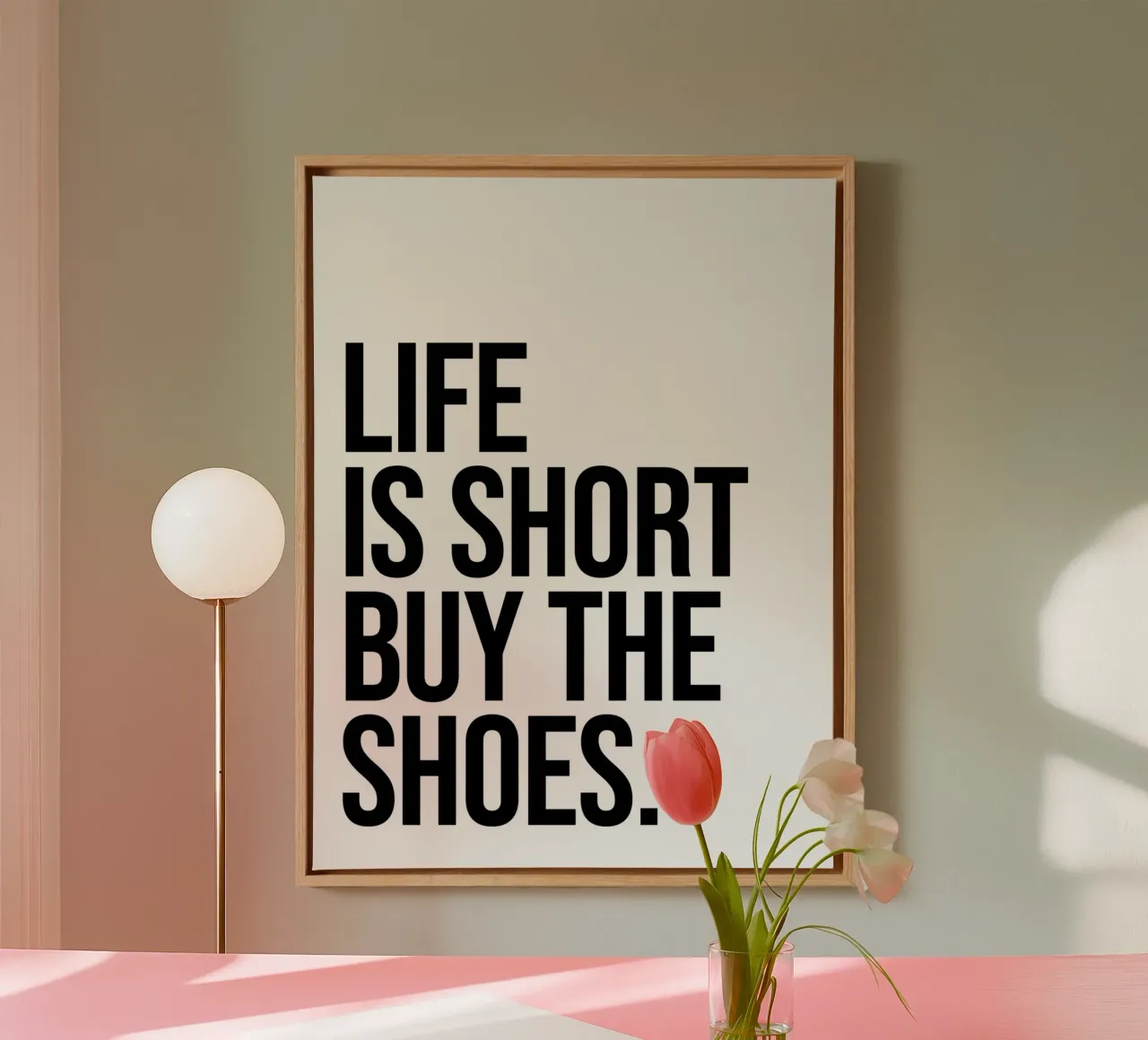 La vita è breve, comprate le scarpe tela con Cornice a cassetta da Paigaam Studio