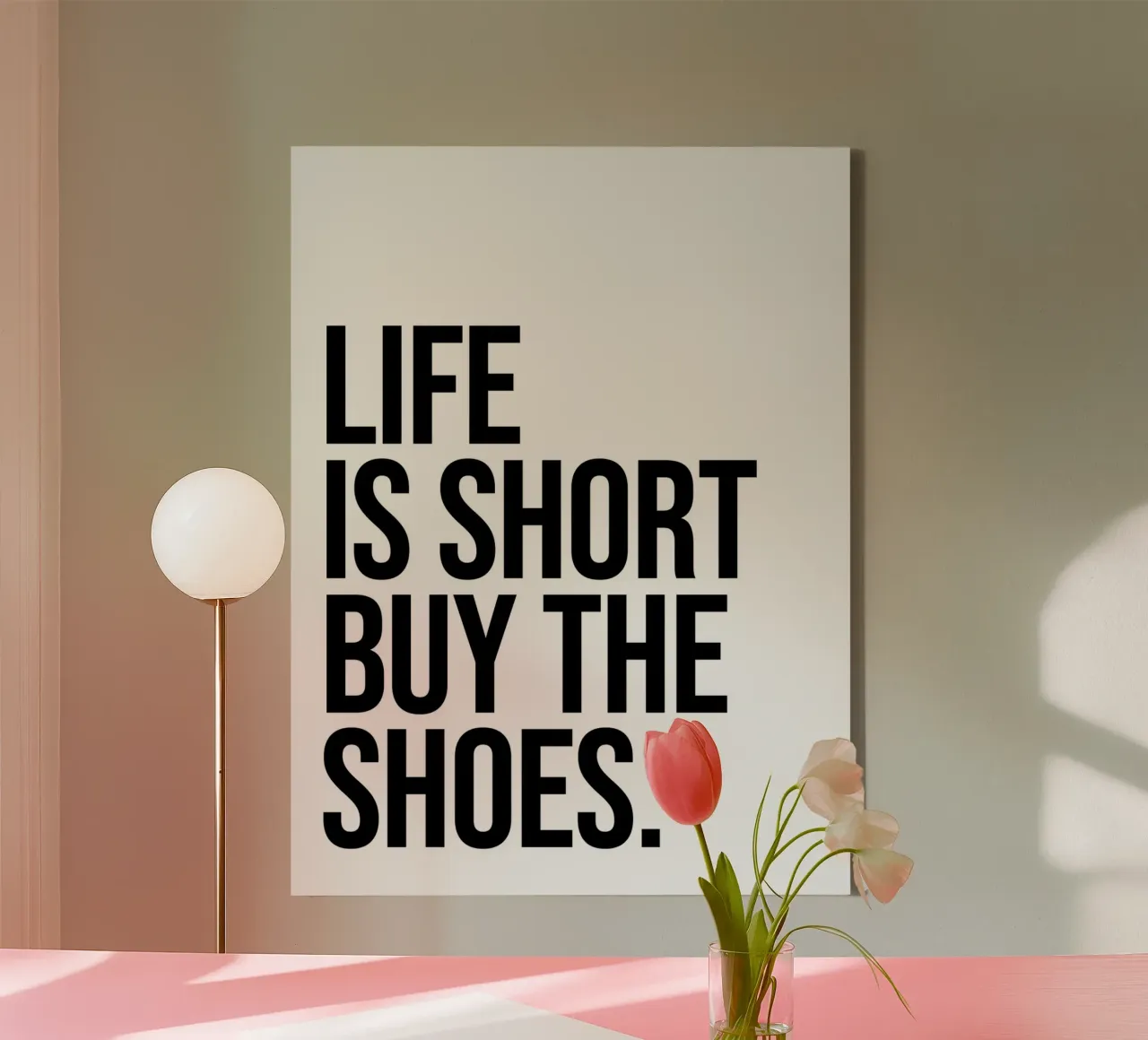 La vita è breve, comprate le scarpe tela con Cornice a cassetta da Paigaam Studio