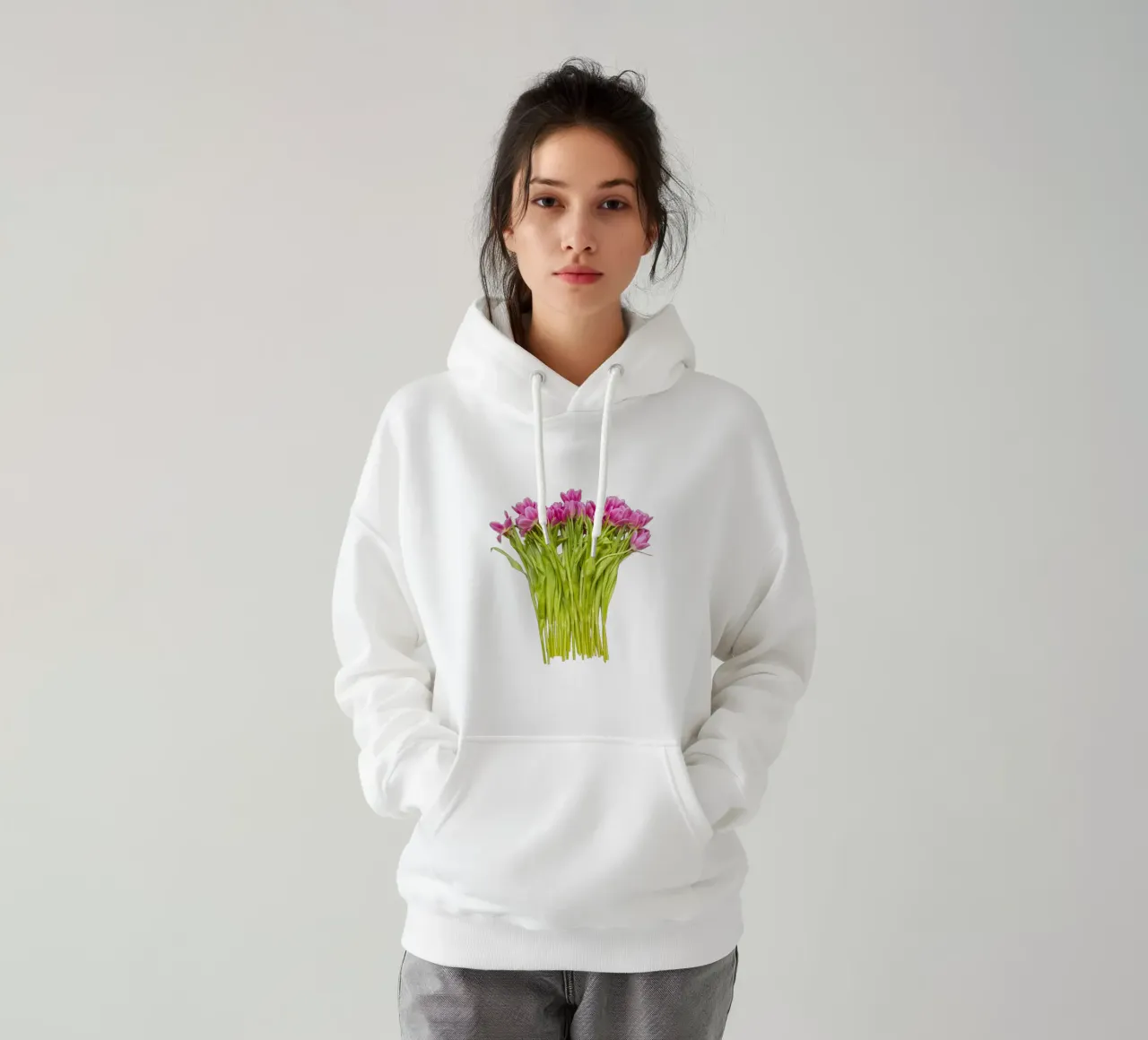 Un tocco di bellezza: Un bouquet di tulipani rosa felpa con cappuccio da Curious Collections by Marielle Leenders