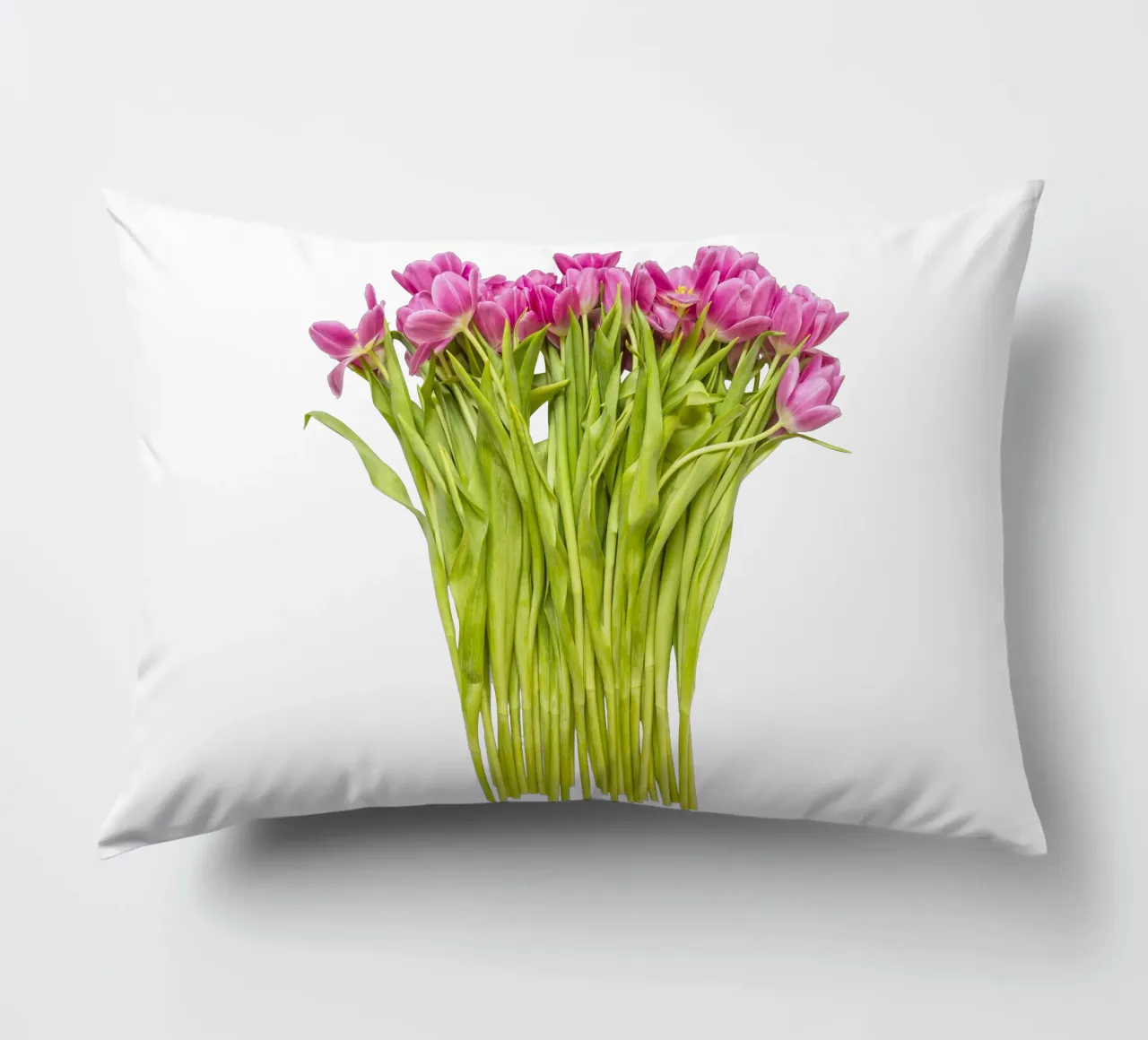 Un tocco di bellezza: Un bouquet di tulipani rosa cuscino da Curious Collections by Marielle Leenders
