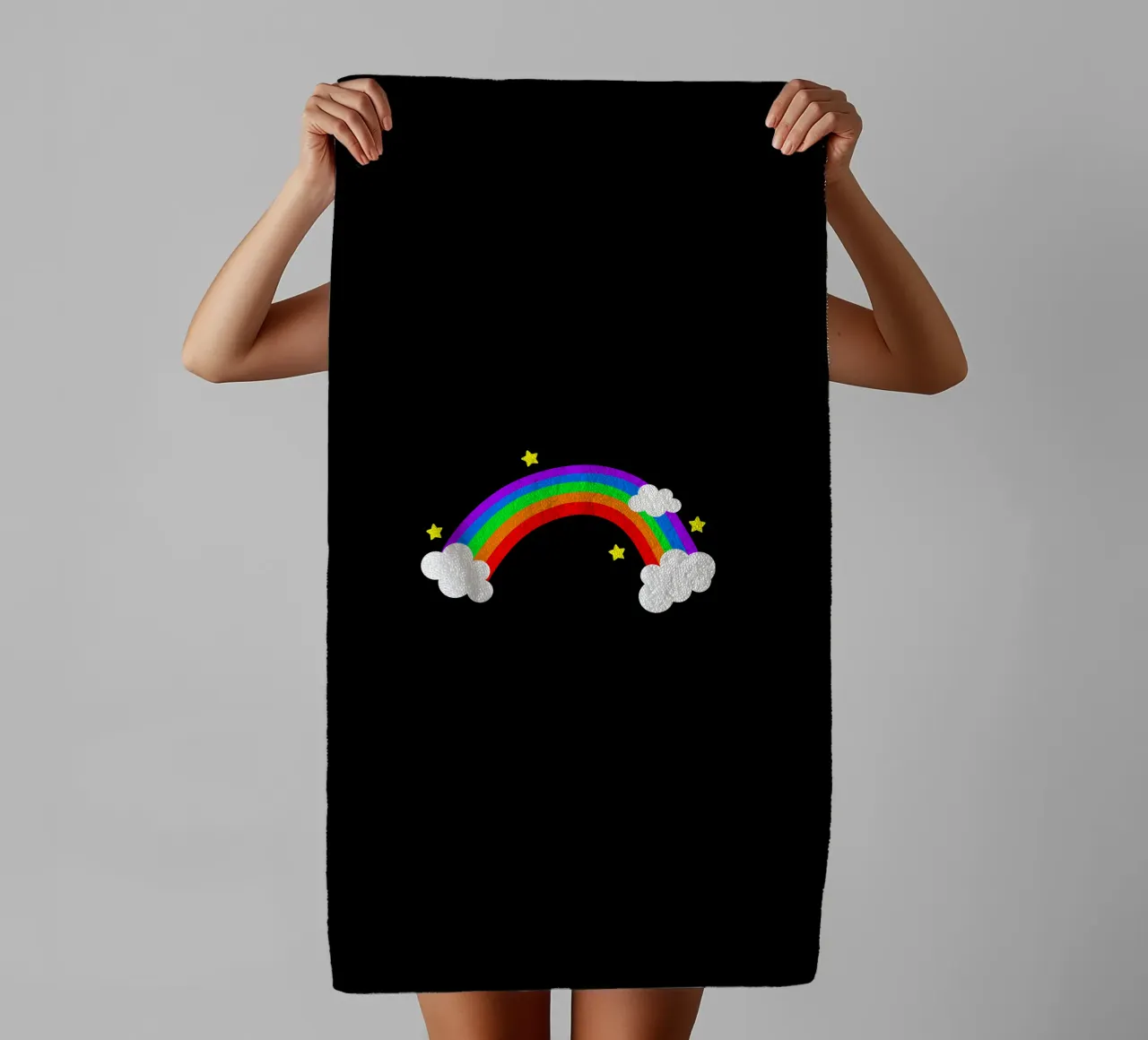 Rainbow with clouds and stars asciugamano da bagno da happieeagle