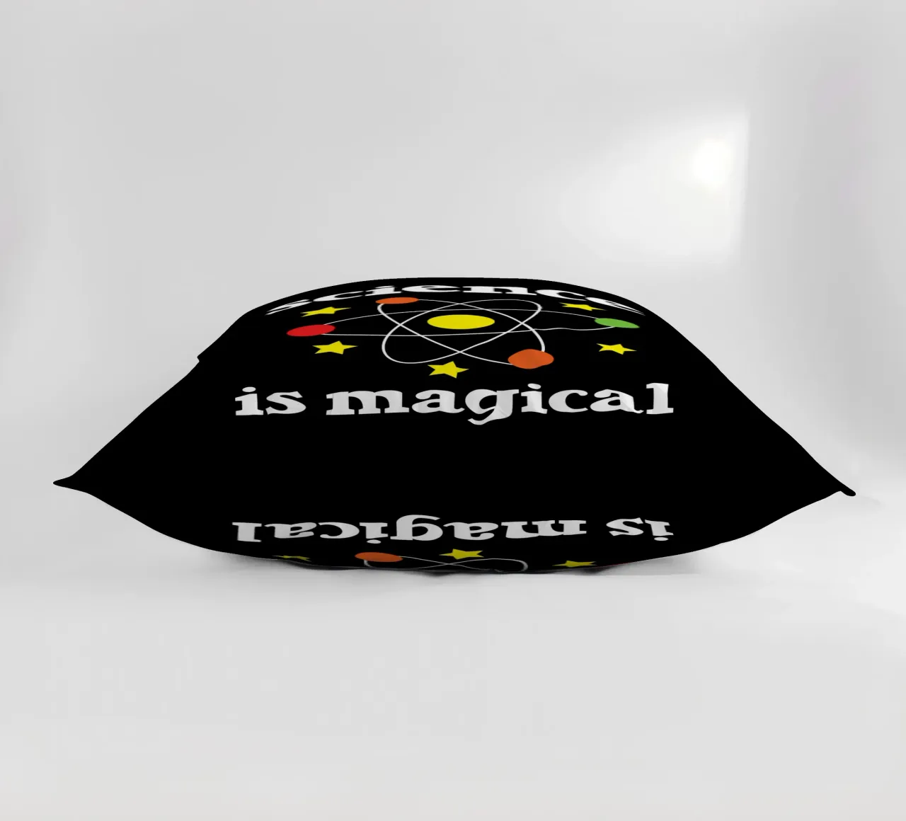 Science is magical cuscino da happieeagle