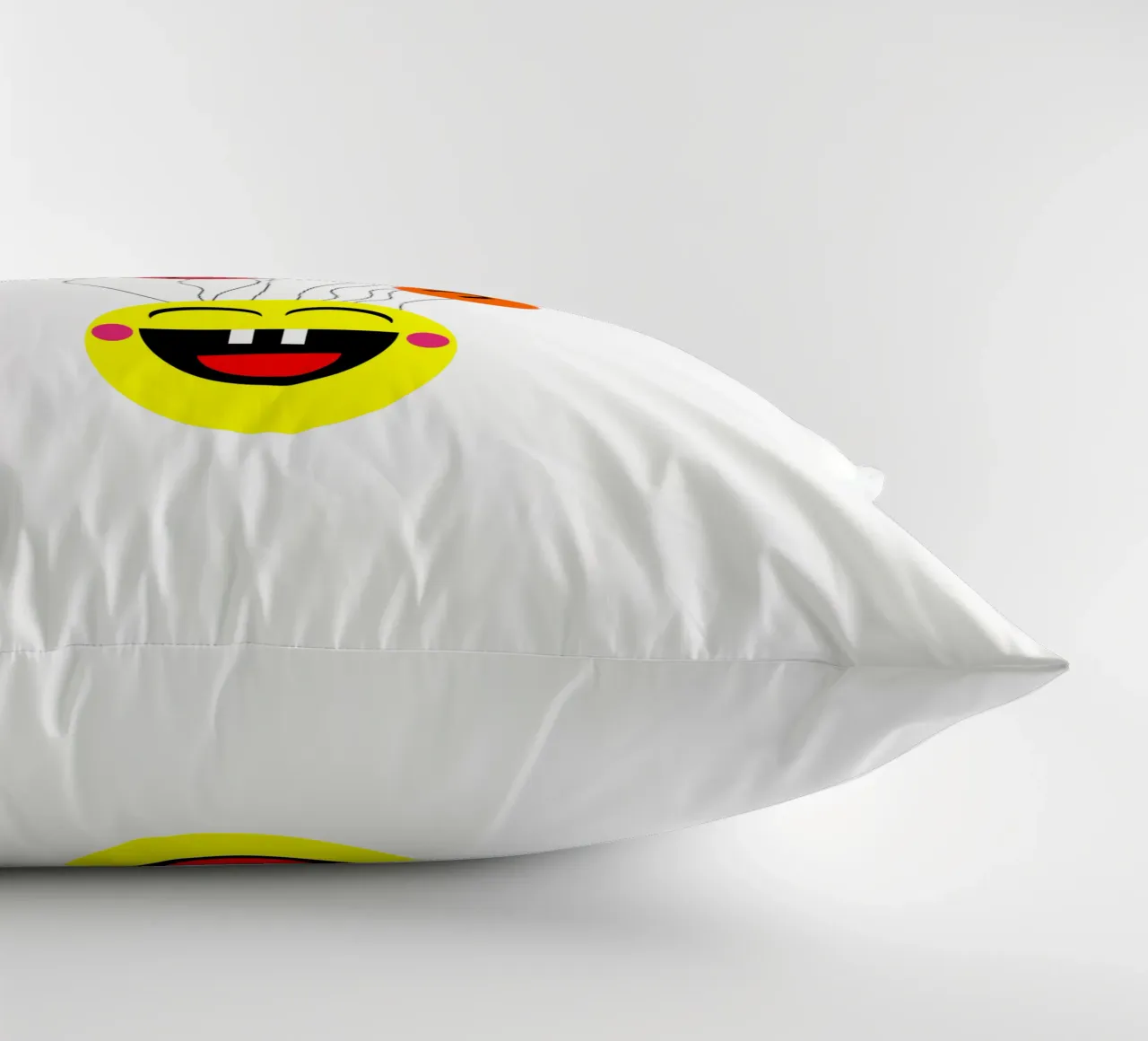 Having fun floating balloons face cuscino da happieeagle