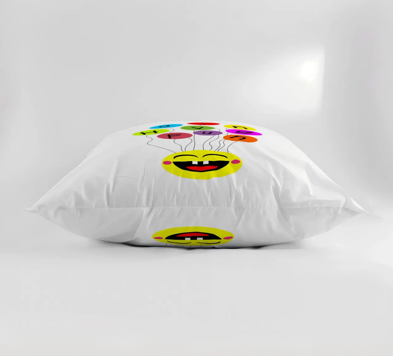 Having fun floating balloons face cuscino da happieeagle