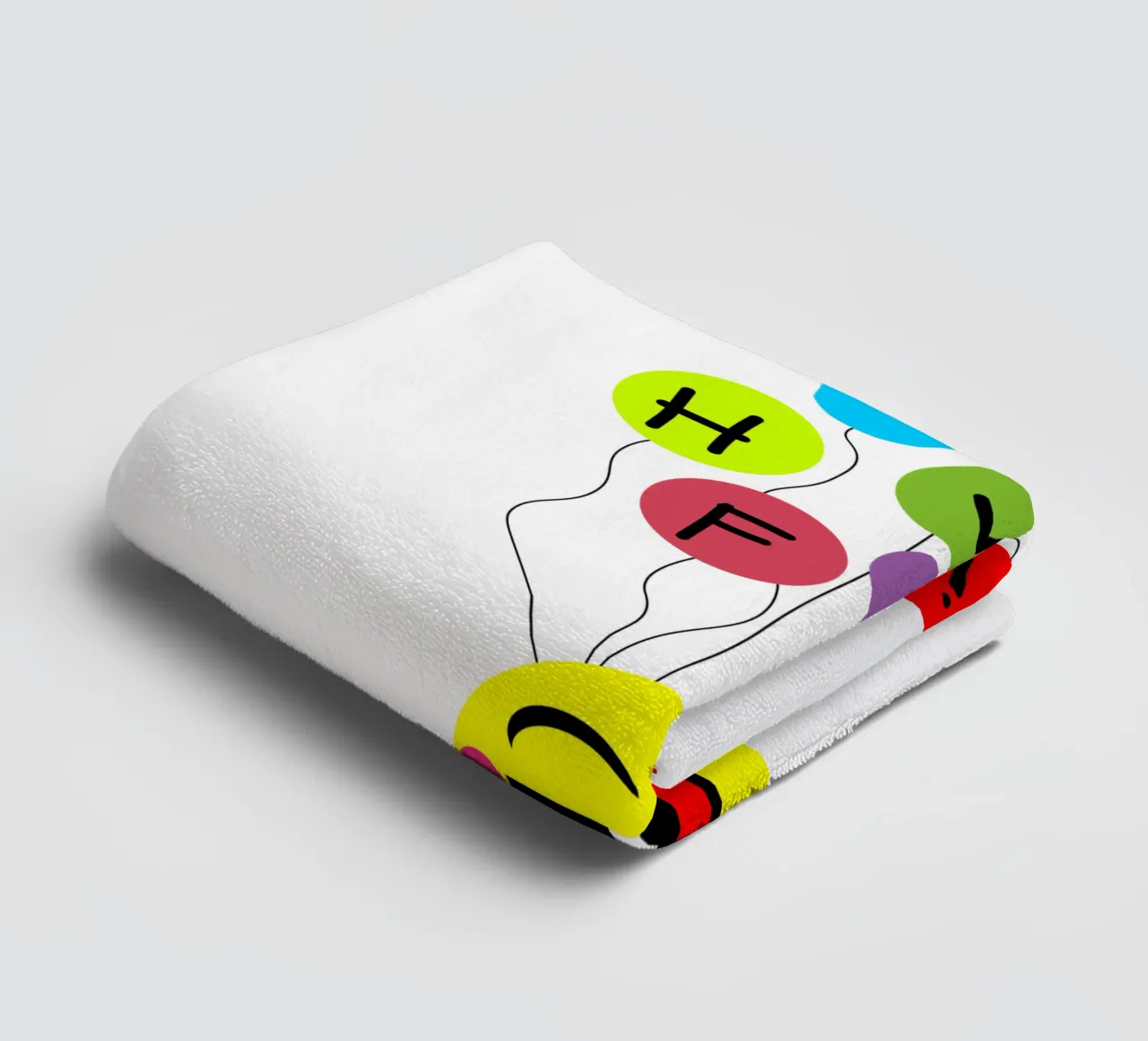 Having fun floating balloons face asciugamano da bagno da happieeagle