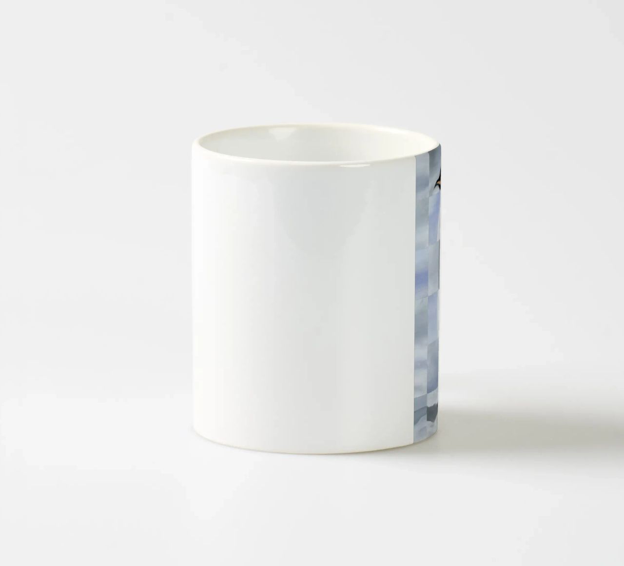 Penguin tazza in ceramica da Allison Chaplin