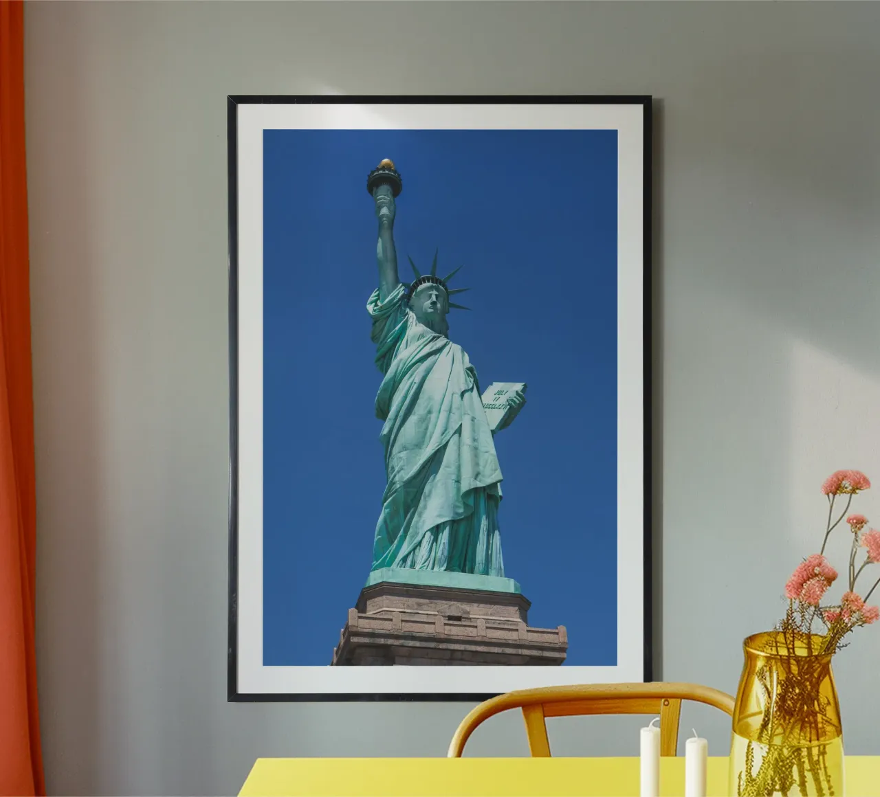 Monumento nazionale della Statua della Libertà poster con telaio in plastica da Dave Hare Photography