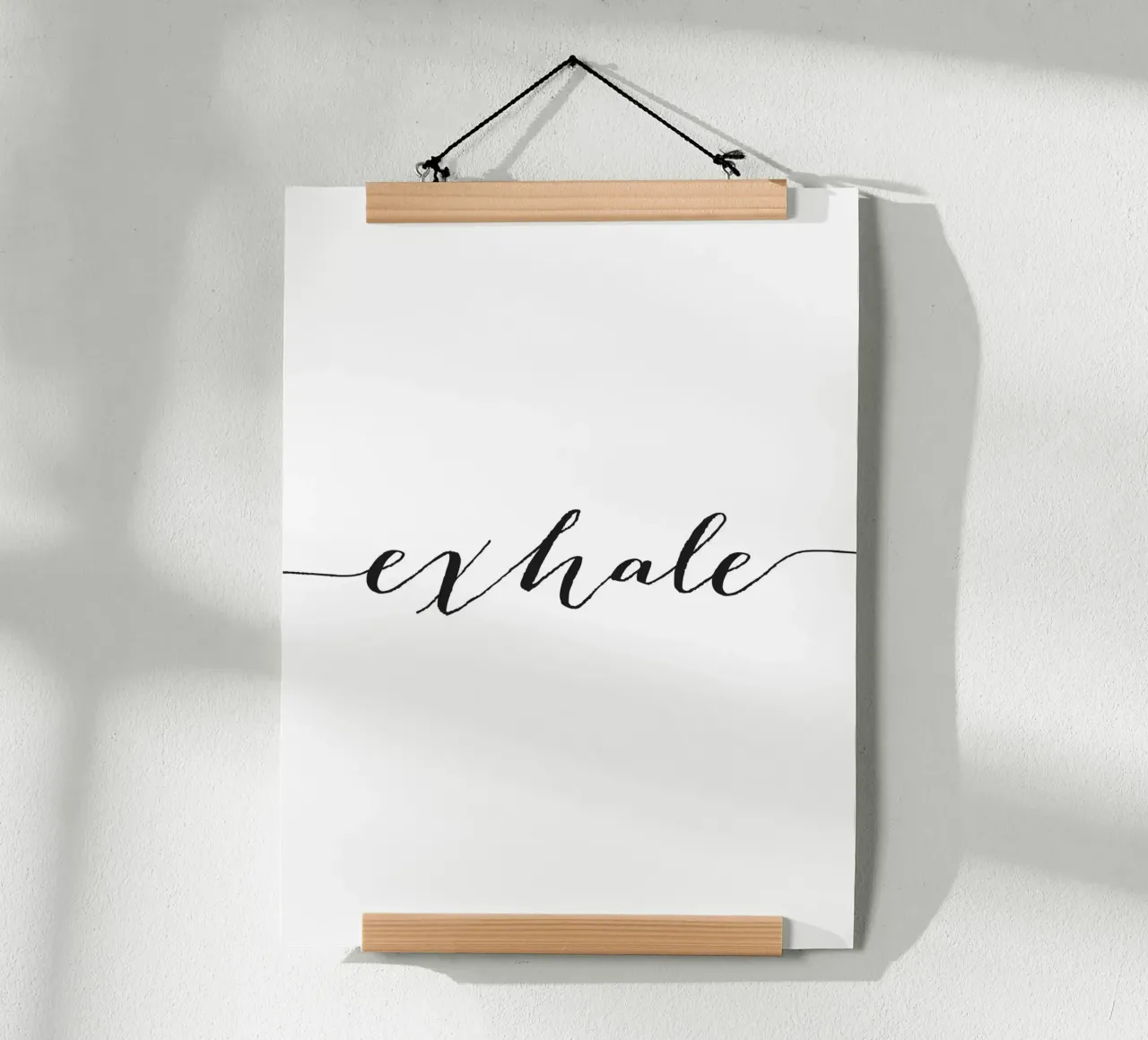 Poster Exhale - Design tipografico rilassante poster con telaio in plastica da Whole©