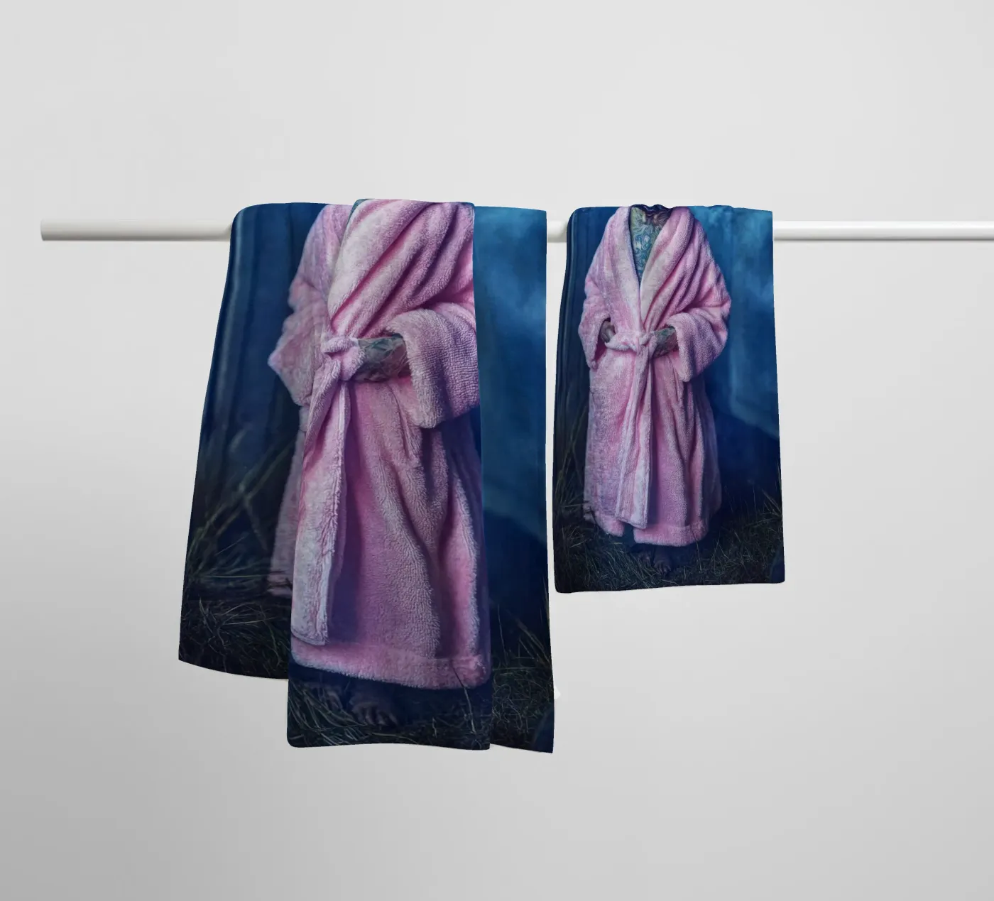 Roscoe towel by Affiches Chien Originales – Dogland