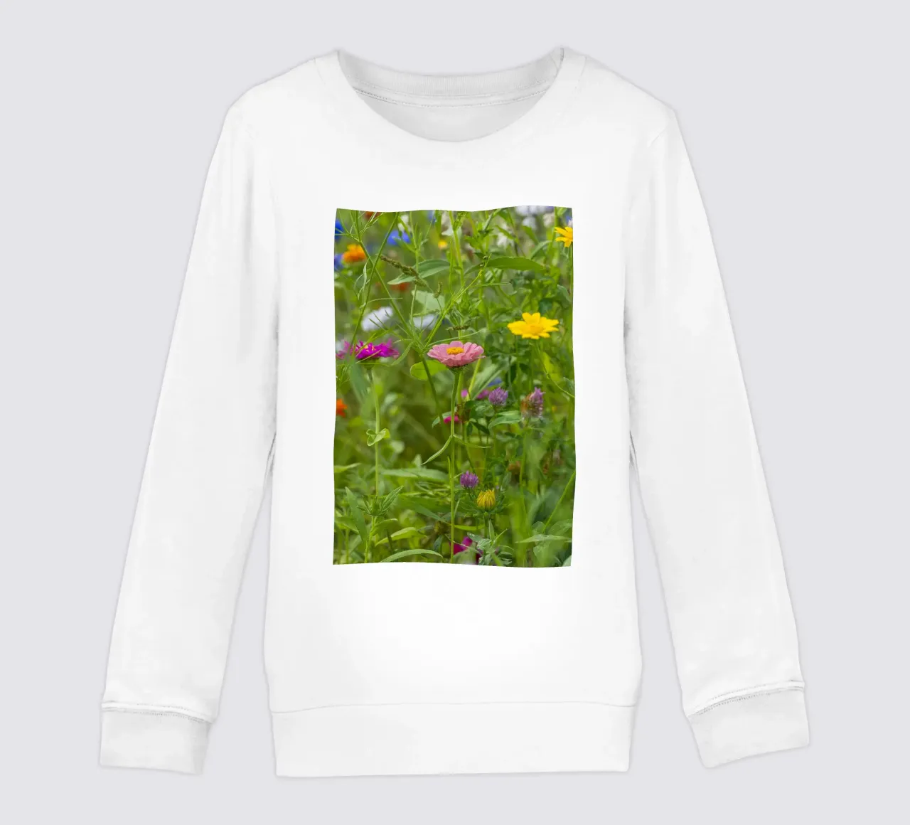 Fiori in fiore: Zinnia rosa tra i fiori di campo felpa bambino da Curious Collections by Marielle Leenders