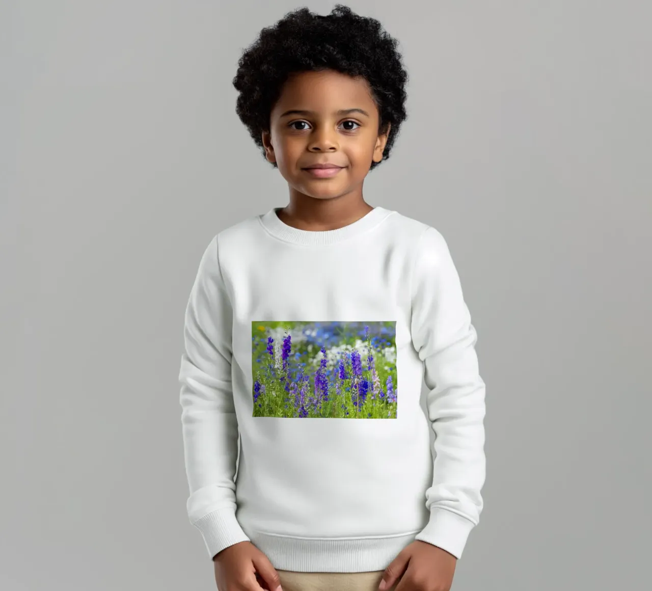 Un mare di serenità: Campo di delphinium viola felpa bambino da Curious Collections by Marielle Leenders