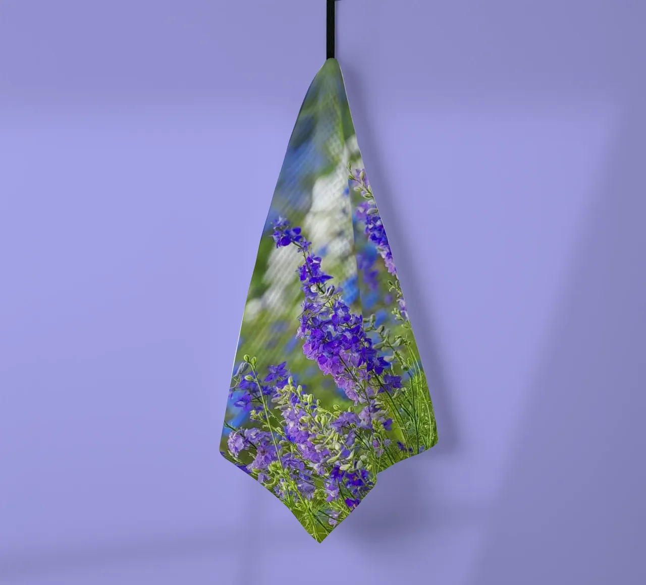 Un mare di serenità: Campo di delphinium viola canovaccio da cucina da Curious Collections by Marielle Leenders