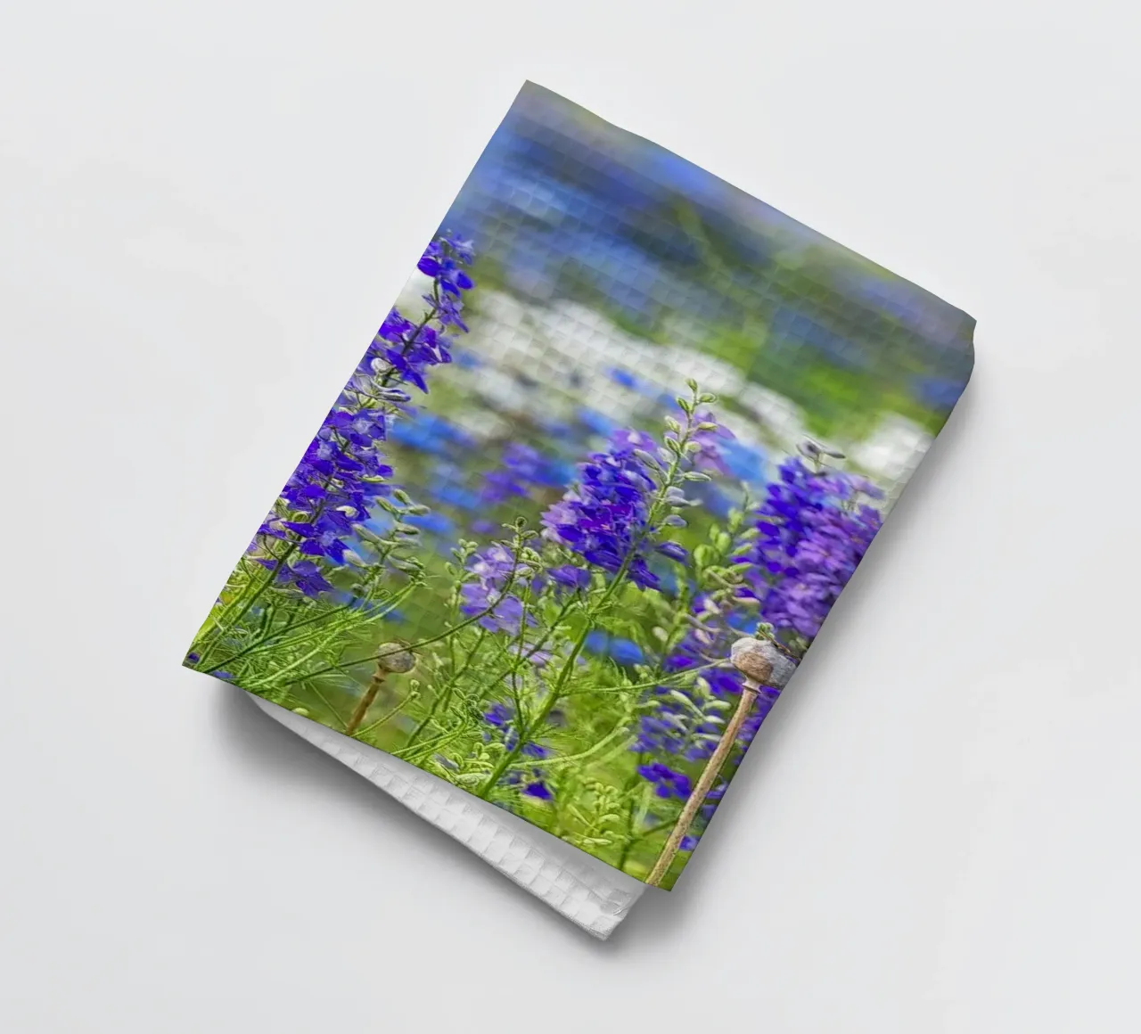 Un mare di serenità: Campo di delphinium viola canovaccio da cucina da Curious Collections by Marielle Leenders