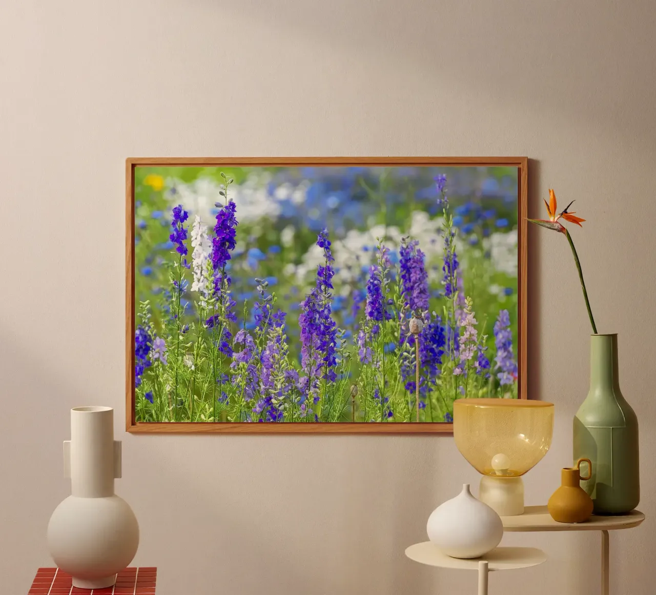 Un mare di serenità: Campo di delphinium viola alluminio dibond da Curious Collections by Marielle Leenders