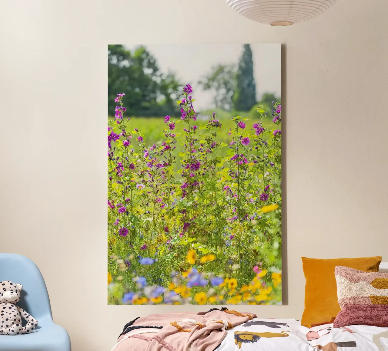 Un campo di bellezza: Fiori di Malva in fiore tela da Curious Collections by Marielle Leenders