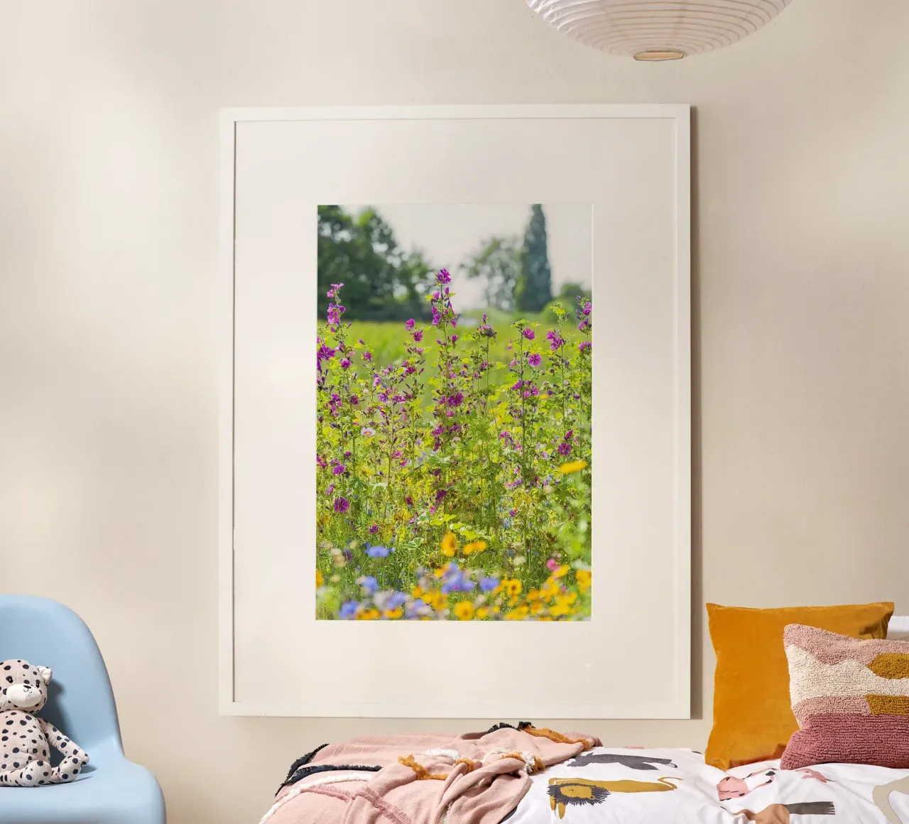 Un campo di bellezza: Fiori di Malva in fiore carta hahnemühle da Curious Collections by Marielle Leenders