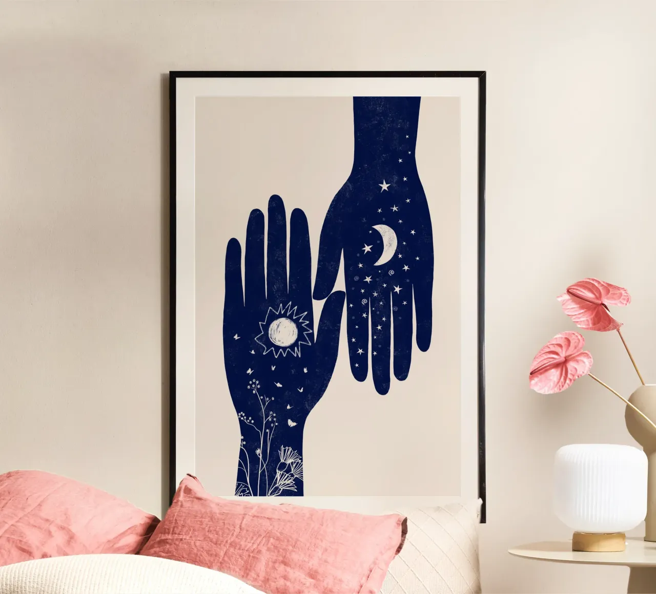 Cats & Dotz - Par Hamsa Azul poster con marco de madera de The Artcircle