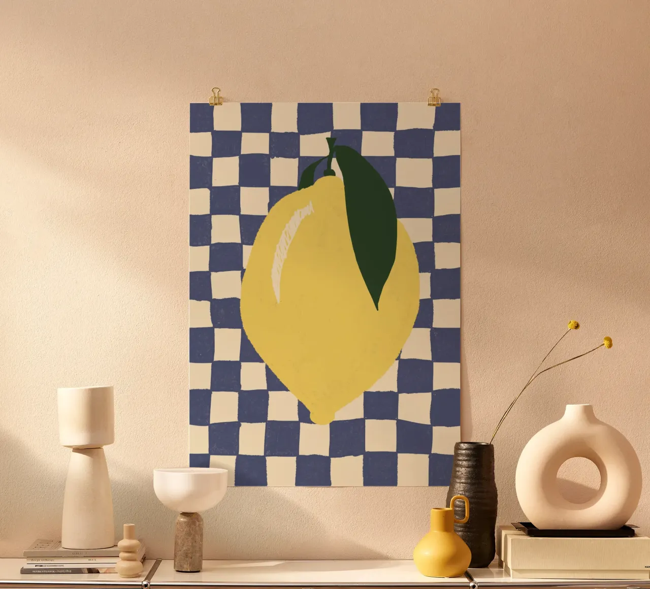 Zitrone auf Karomuster poster con telaio in alluminio da Studio Dolci