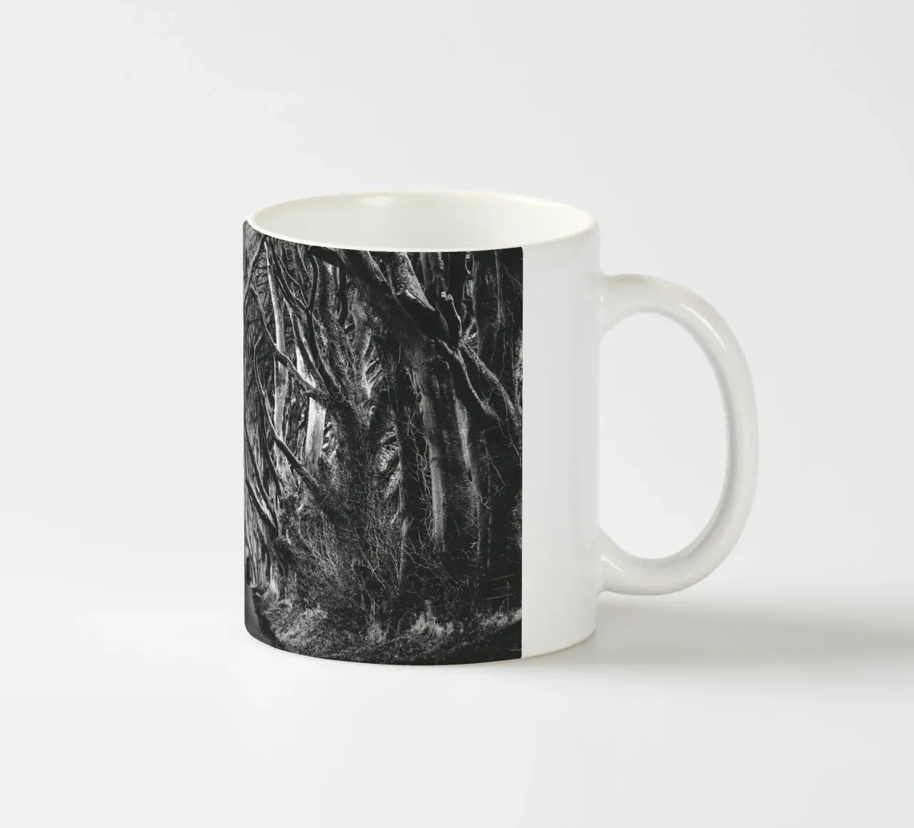 Siepi scure tazza in ceramica da Dave Hare Photography