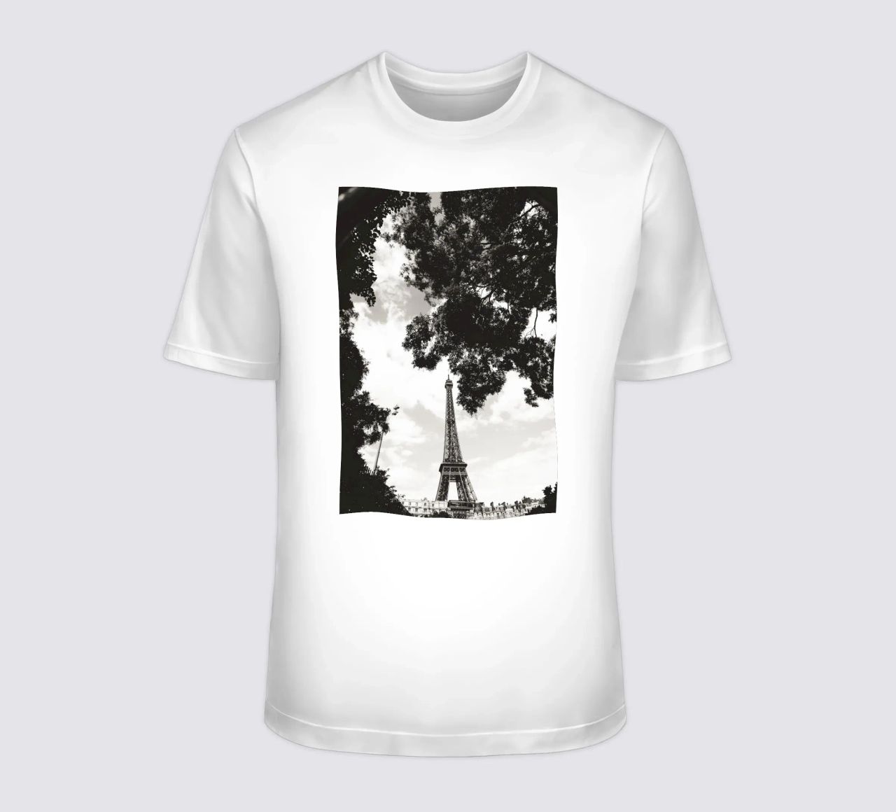 Eiffelturm im Verborgenen /Eiffel Tower in Hiding -  Paris t-shirt da Anja Hebrank Photography