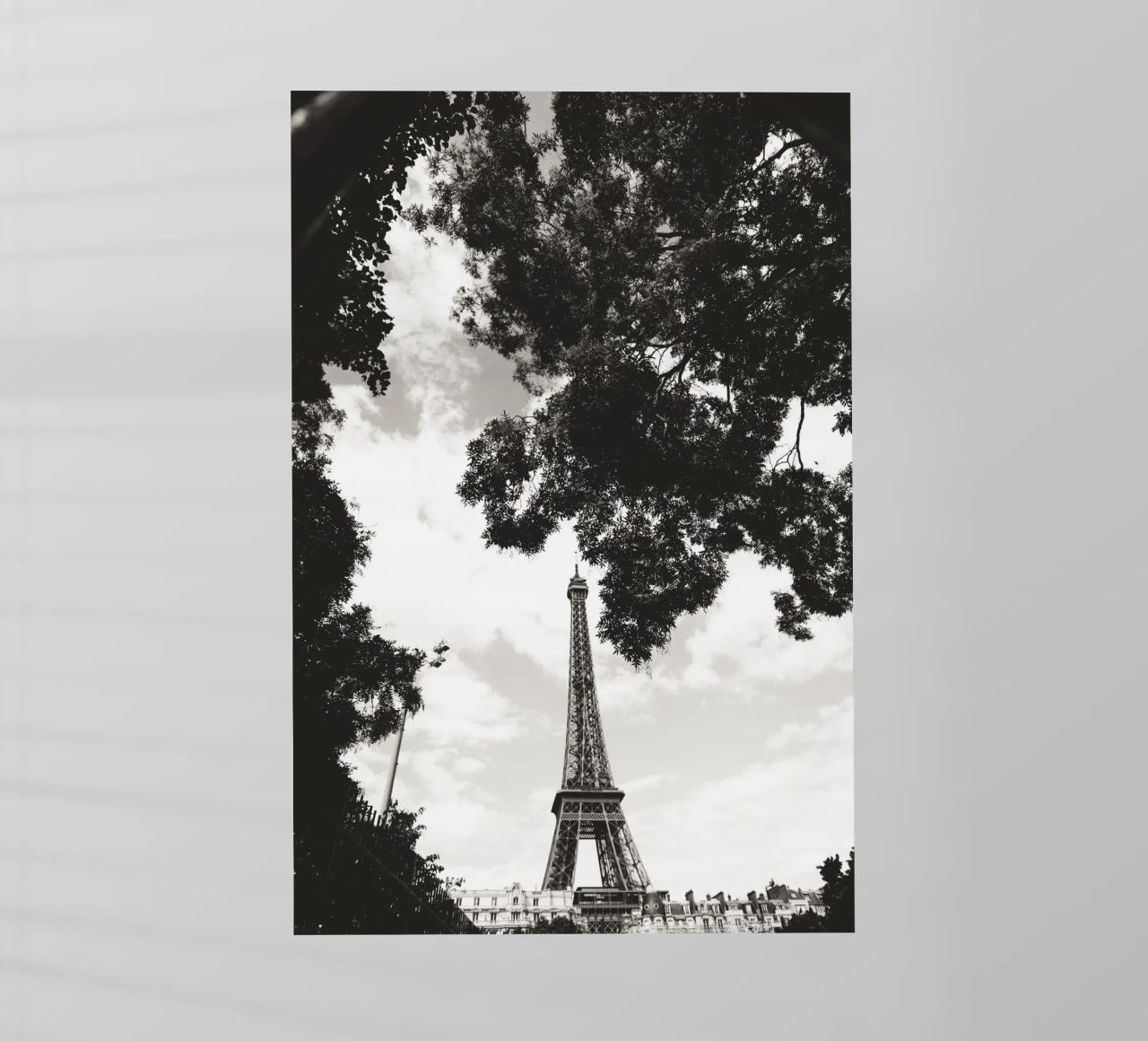 Eiffelturm im Verborgenen /Eiffel Tower in Hiding -  Paris pellicola backlit da Anja Hebrank Photography
