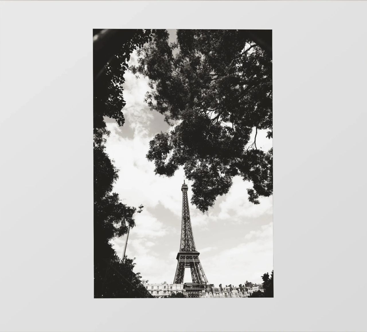 Eiffelturm im Verborgenen /Eiffel Tower in Hiding -  Paris pellicola backlit da Anja Hebrank Photography